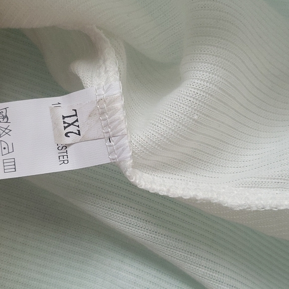 Floral blooming 2xl (more like xl) white dolman off shoulder long sleeve top - Picture 4 of 5